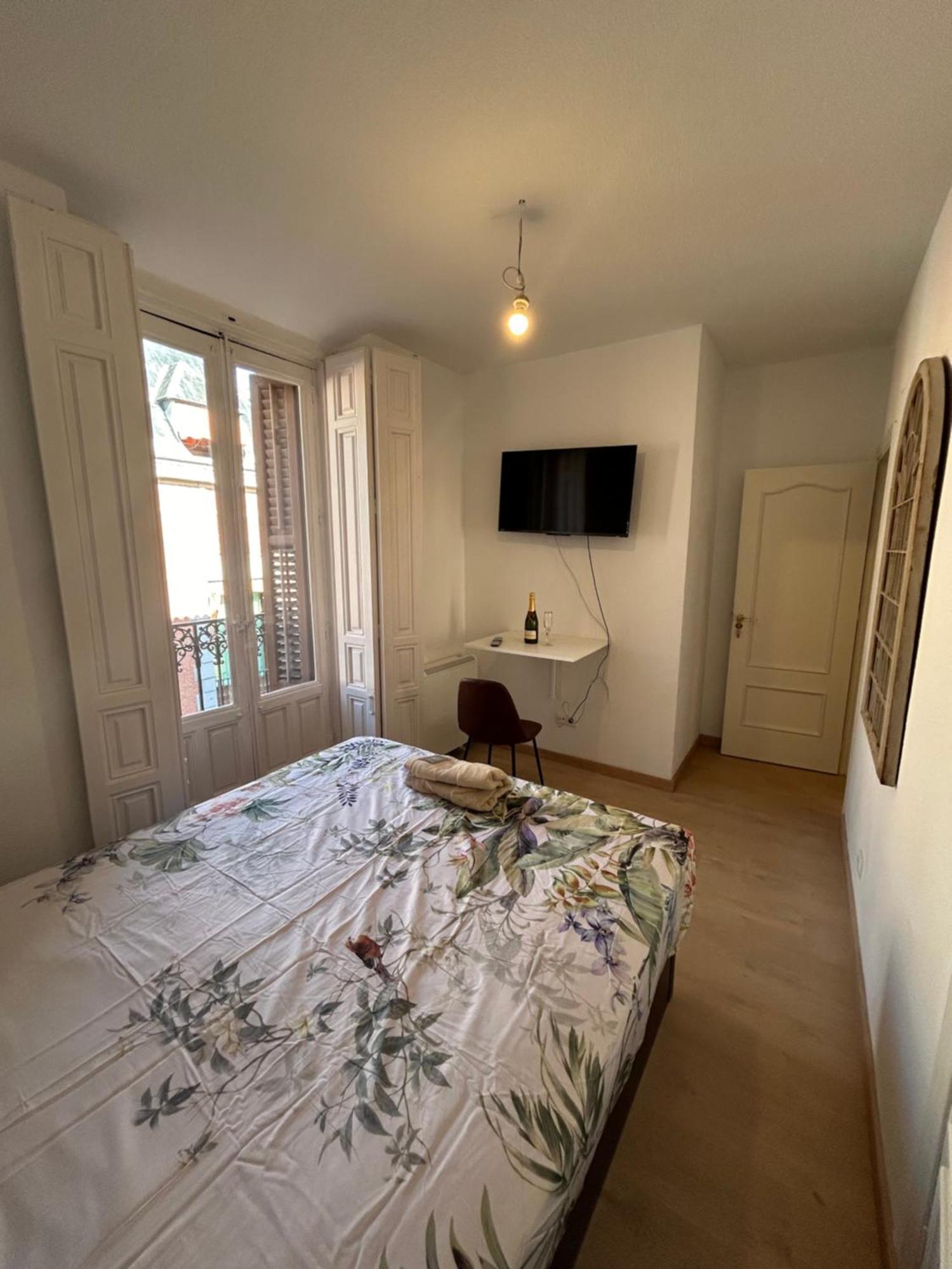 Room In Plaza Mayor Madrid Exterior photo